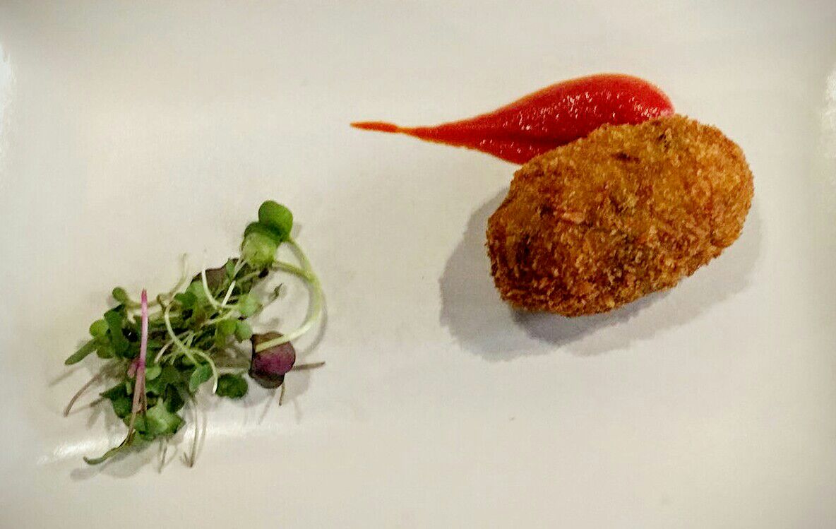 Croqueta de Habas Mata con Jamón y Cecina – Restaurante La Platea (Granada)