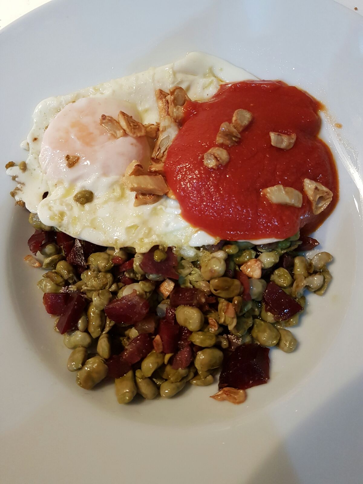 Habitas Mata con jamón, huevo y Tomate Frito Mata.